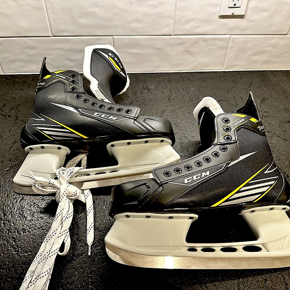 Brand new CCM TACKS size 11 SR